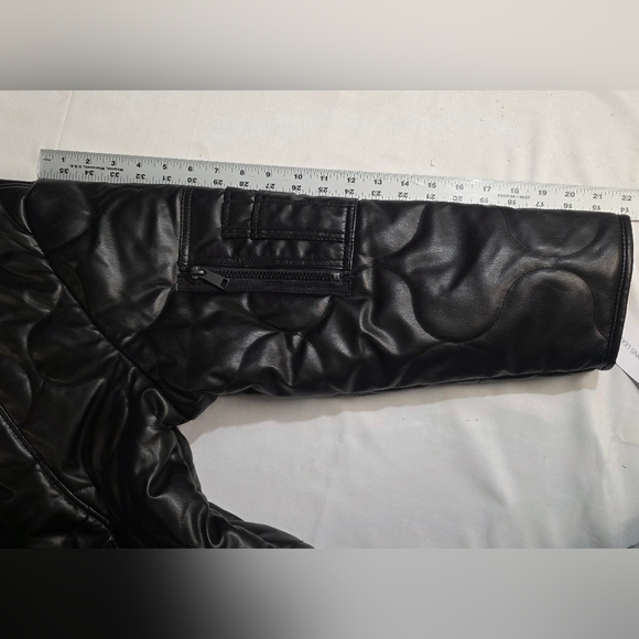 Wilsons Leather G III Apparel Group Faux Leather Oversized Quilted Jacket Small - Picture 5 of 14